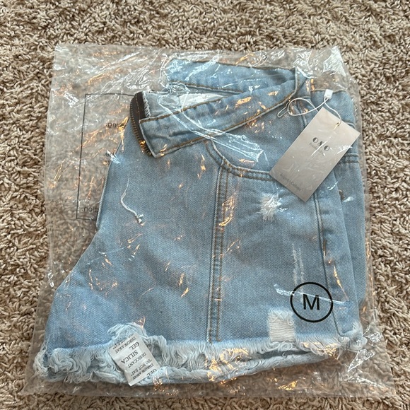 Folded over denim shorts - Picture 3 of 3